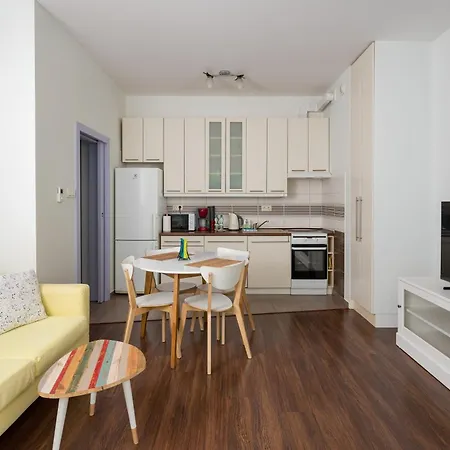 Aleja Krakowska Homely Apartment Warsaw Exterior photo