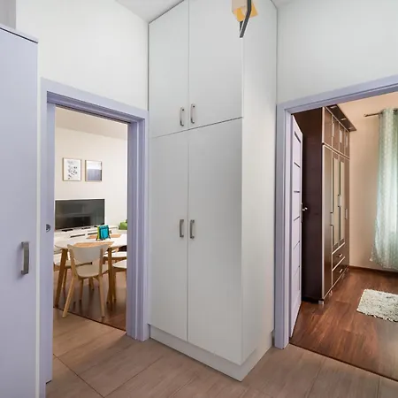 Aleja Krakowska Homely Apartment Warsaw Exterior photo